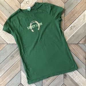 Lucky Lass St Patrick’s Day tee ☘️🌈☘️